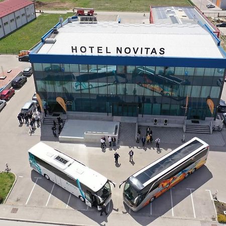 Hotel Novitas Лівно Екстер'єр фото