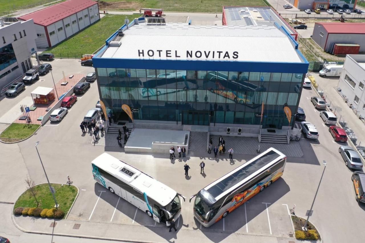 Hotel Novitas Лівно Екстер'єр фото